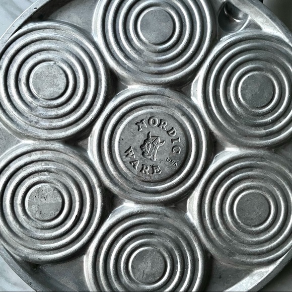 Nordic Ware•Retired•ORIGINAL 7-Shape Christmas Pancake Pan•Includes the Angel😇 - Picture 9 of 12